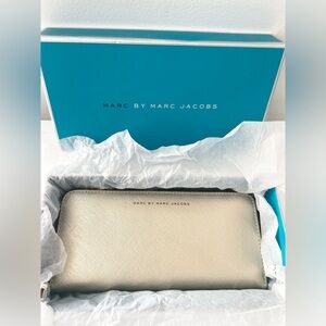 NIB Marc Jacobs two-tone leather continental wallet silver/light gold. Orig $278